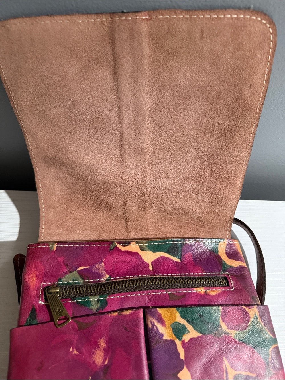 Patricia Nash leather crossbody bag w/vibrant, multi-color abstract floral print - Picture 8 of 11